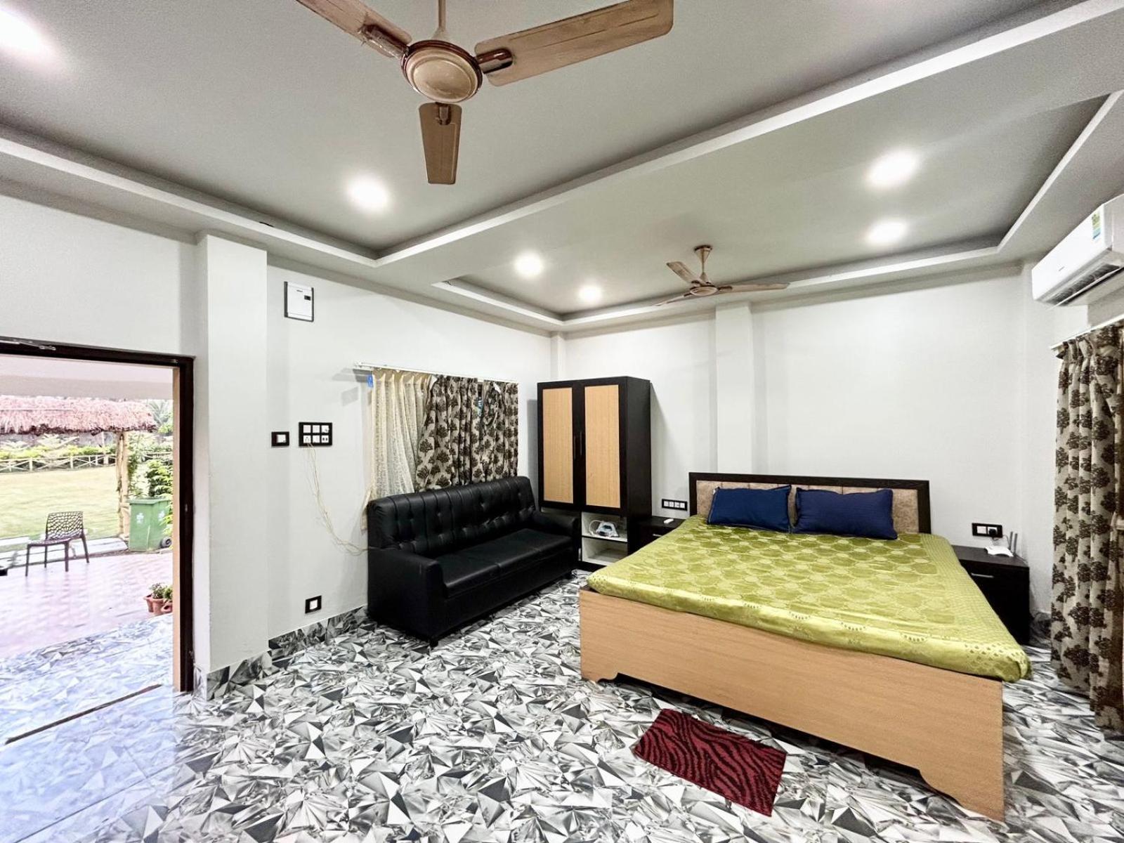 Palli Bangla Resort, Near Ruby Hospital, Anandapur Kolkata Exterior photo