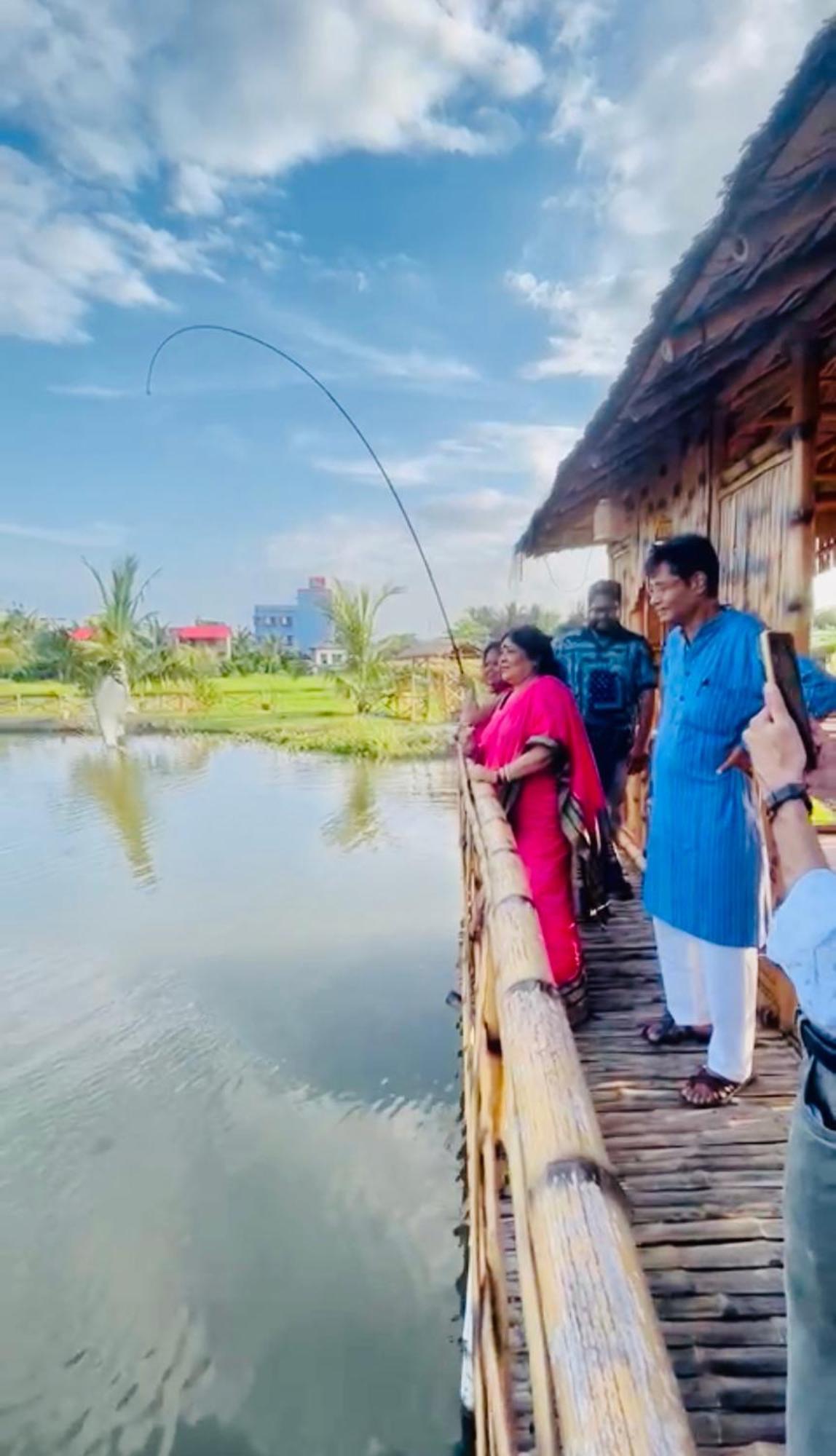 Palli Bangla Resort, Near Ruby Hospital, Anandapur Kolkata Exterior photo