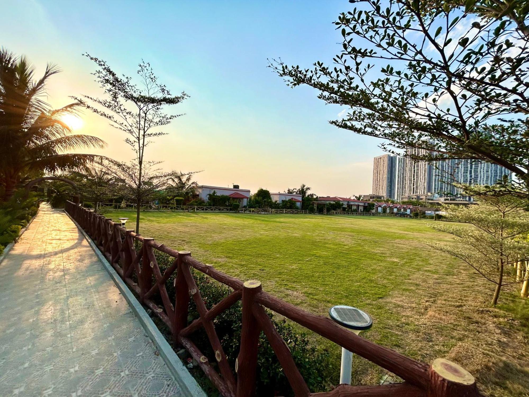 Palli Bangla Resort, Near Ruby Hospital, Anandapur Kolkata Exterior photo